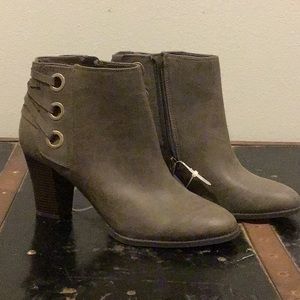 NWT INC International Concepts Boots